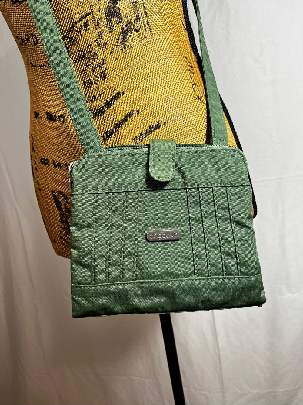 Baggallini Olive Green Nylon Crossbody Organizer Purse Travel Bag Small